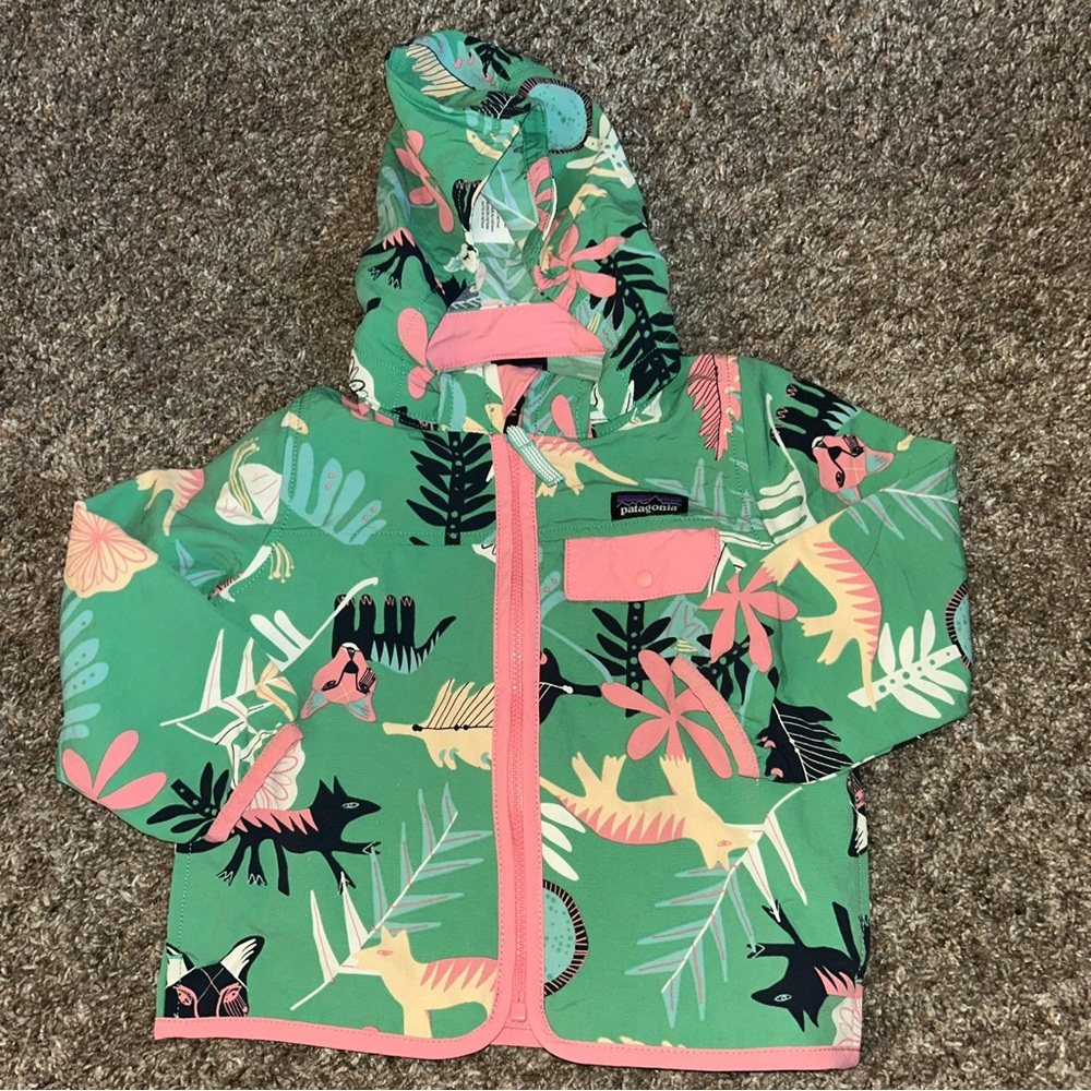 Patagonia Toddler Girls Fox Leaf Light Weight Hooded Jacket 12-18 Months.